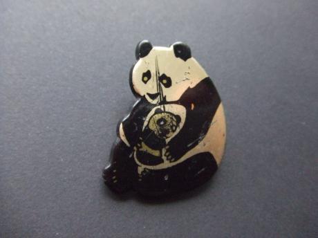 Pandabeer met jong op schoot